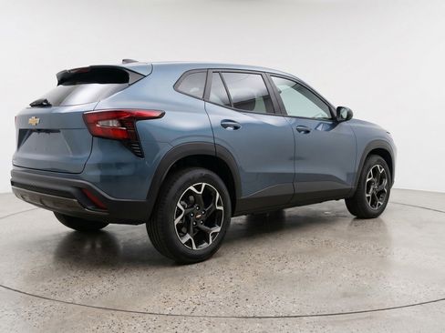 Used 2025 Chevrolet Trax LT FWD image 9