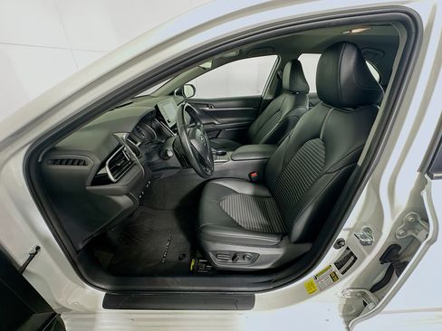 Used 2023 Toyota Camry SE image 13