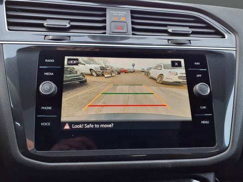 Used 2024 Volkswagen Tiguan SEL R-Line image 33