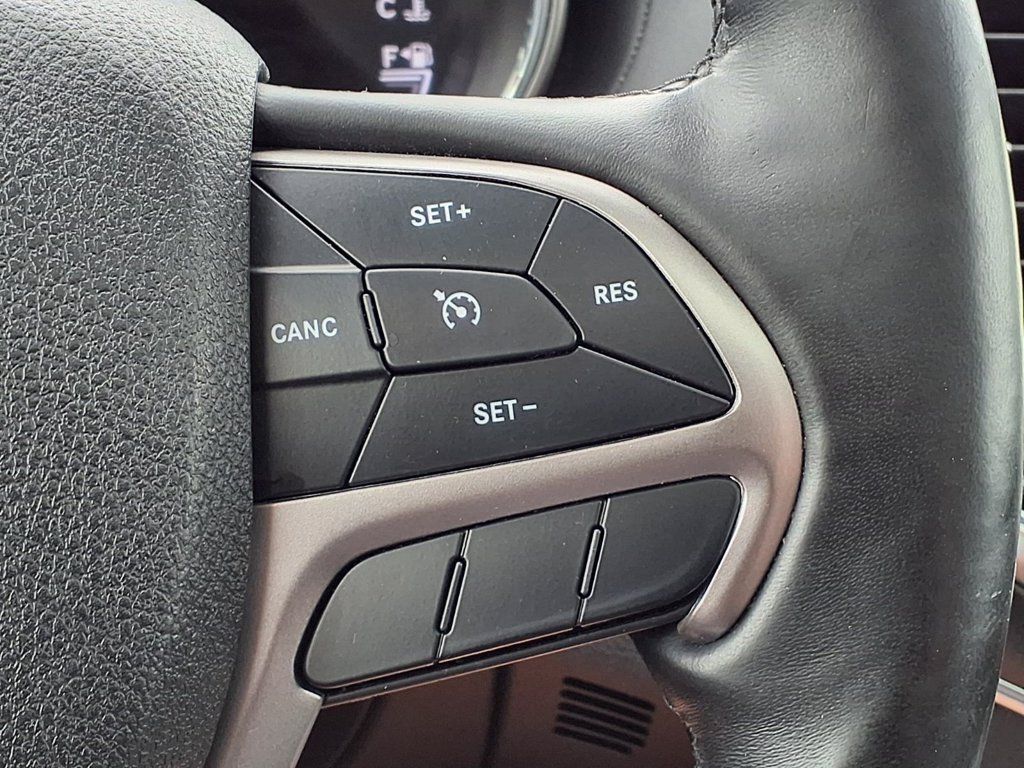 Used 2018 Jeep Grand Cherokee Limited AWD/4WD image 24