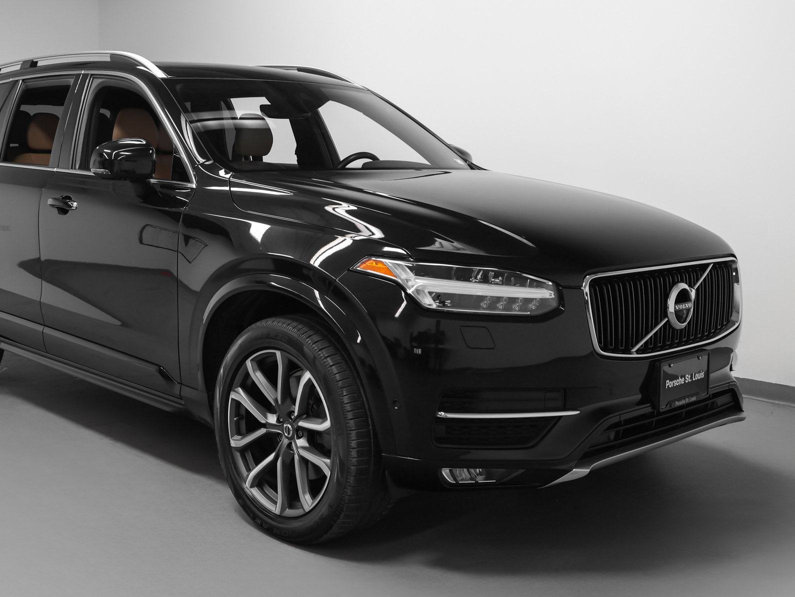 Used 2018 Volvo XC90 T6 Momentum w/ Convenience Package AWD/4WD image 9
