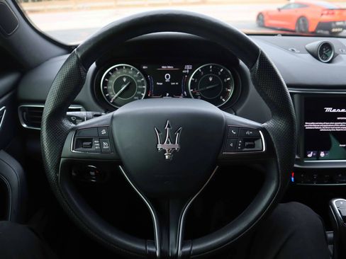 Used 2021 Maserati Levante image 14