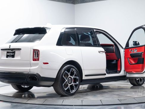 Used 2021 Rolls-Royce Cullinan Black Badge AWD/4WD image 16