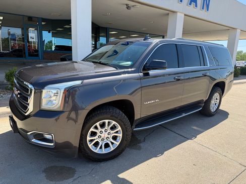 Used 2015 GMC Yukon XL SLT w/ HD Trailering Package image 2