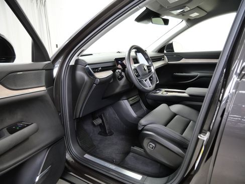 Used 2025 Volvo EX90 Plus AWD/4WD image 13