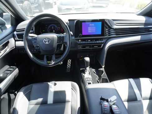 Used 2025 Toyota Camry SE w/ Convenience Package FWD image 2