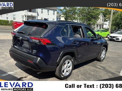 Used 2021 Toyota RAV4 XLE AWD/4WD image 7