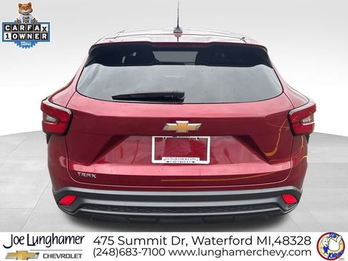 Used 2024 Chevrolet Trax LS w/ LS Convenience Package FWD image 4