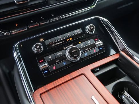 Used 2024 Lincoln Navigator Reserve image 18