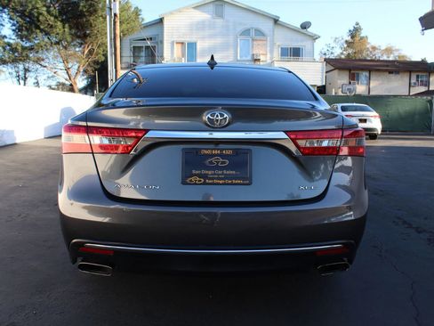 Used 2017 Toyota Avalon XLE Premium w/ Preferred Accessory Package FWD image 4