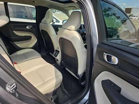 Used 2019 Volvo XC40 T5 Momentum image 15