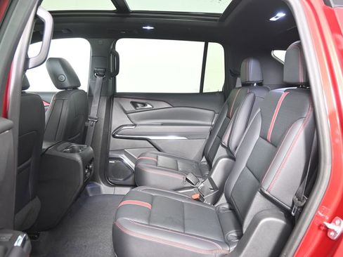 Used 2024 Chevrolet Traverse RS image 18