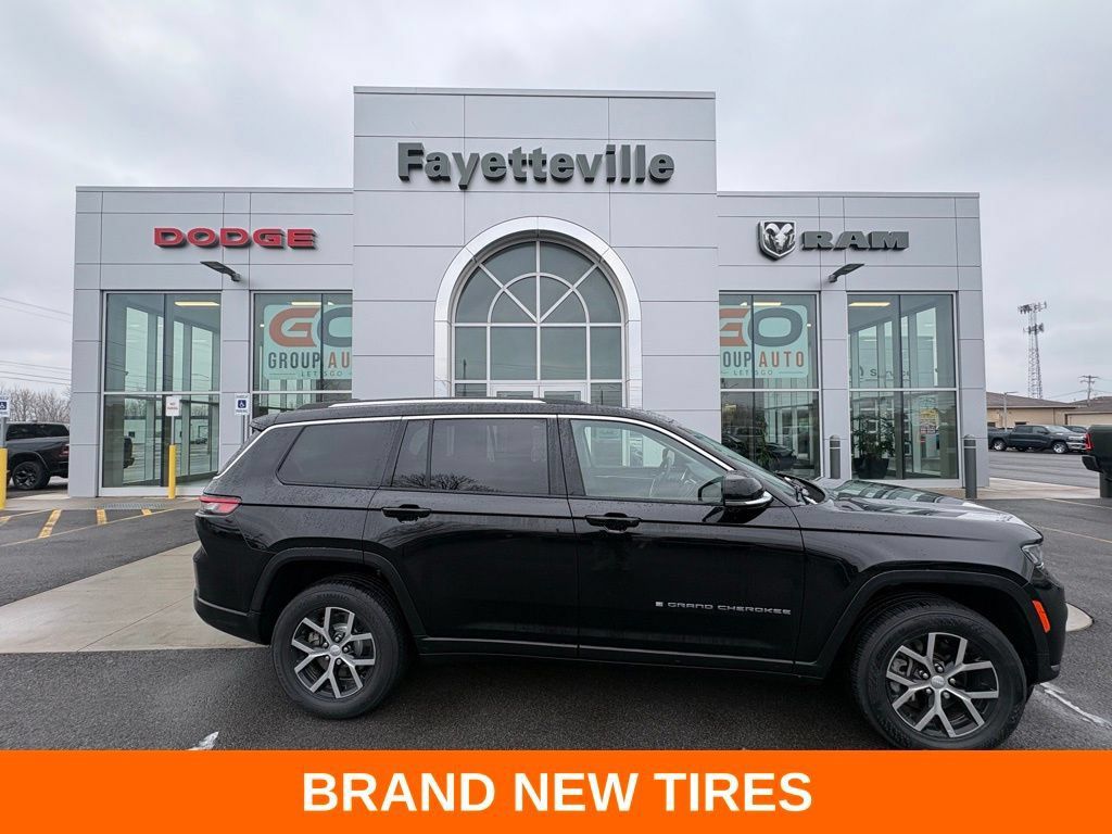 Used 2023 Jeep Grand Cherokee L Limited AWD/4WD image 2