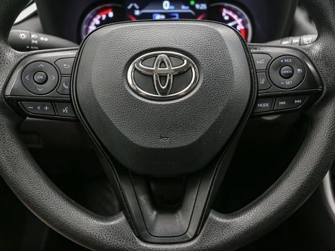 Used 2025 Toyota RAV4 XLE AWD/4WD image 31
