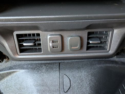 Used 2021 Chevrolet Silverado 1500 LT AWD/4WD image 14