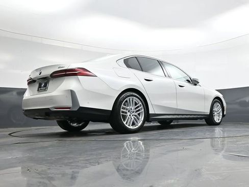 Used 2025 BMW 530i xDrive w/ Premium Package image 28