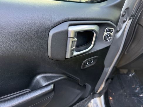 Used 2019 Jeep Wrangler Sport image 13