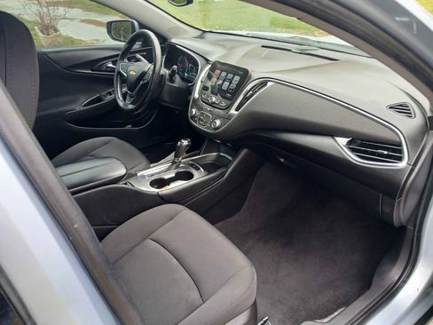 Used 2017 Chevrolet Malibu LT image 12
