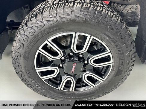 Used 2022 GMC Sierra 2500 AT4 image 30