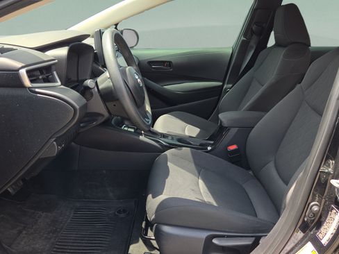 Certified 2022 Toyota Corolla LE FWD image 9