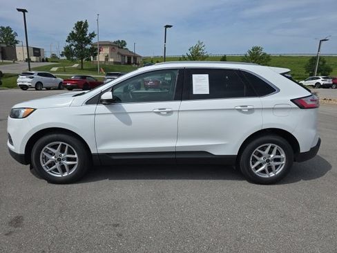 Used 2024 Ford Edge SEL w/ Convenience Package AWD/4WD image 2
