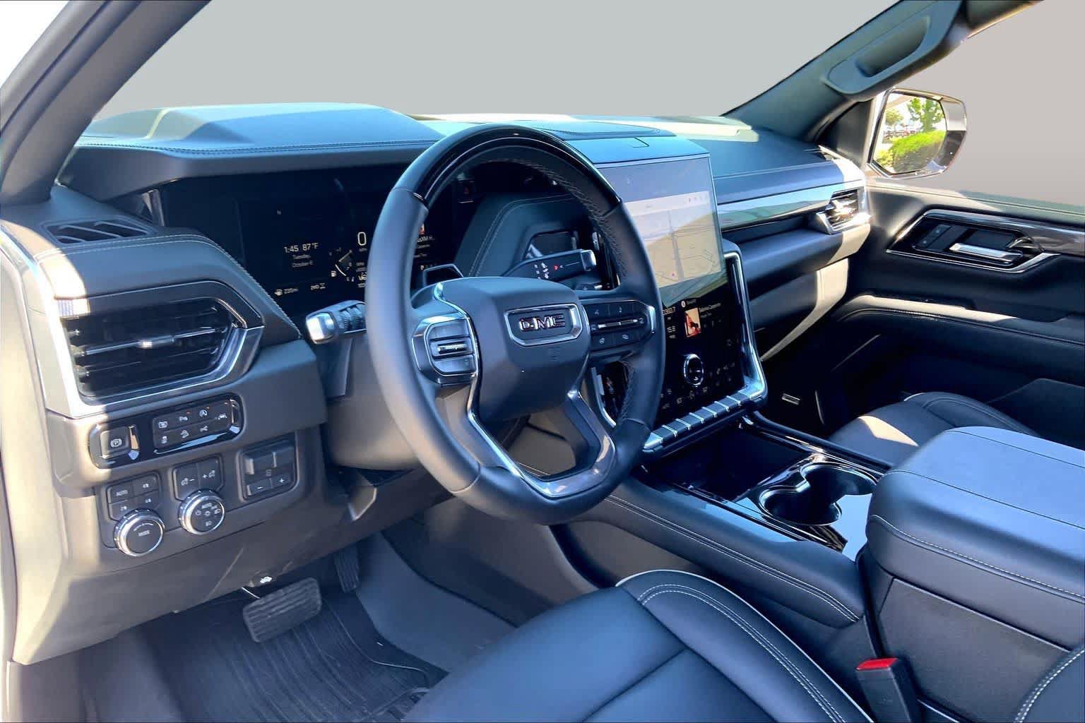 Used 2026 GMC Yukon Elevation w/ Elevation Premium Package AWD/4WD image 16
