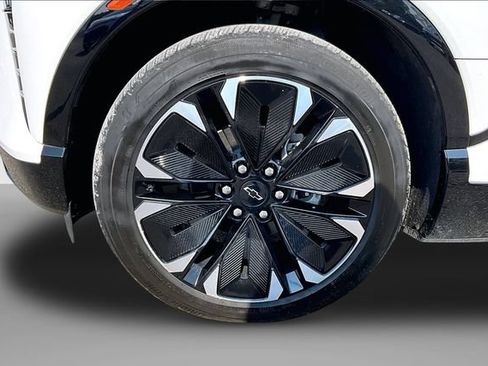 Certified 2024 Chevrolet Blazer EV RS AWD/4WD image 9