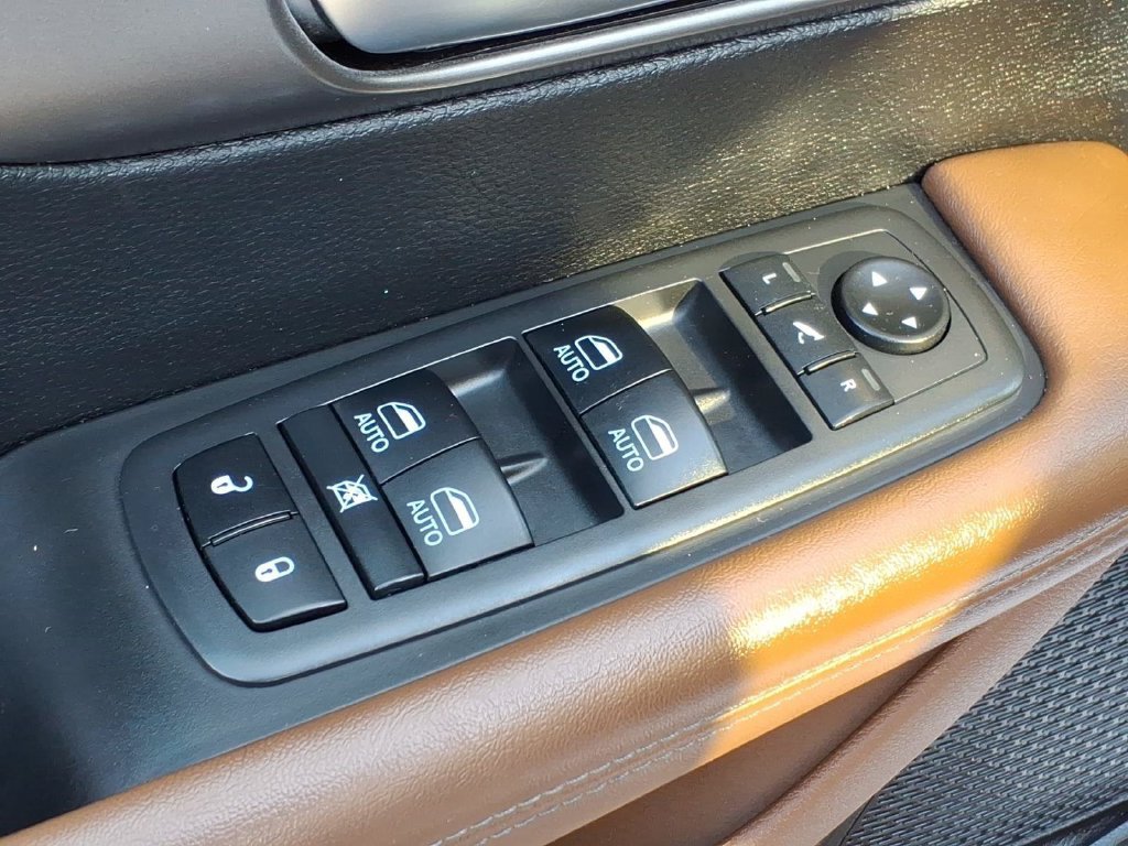 Used 2019 Chrysler Pacifica Limited FWD image 16