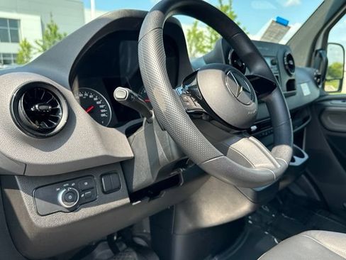 Used 2025 Mercedes-Benz Sprinter 2500 image 19