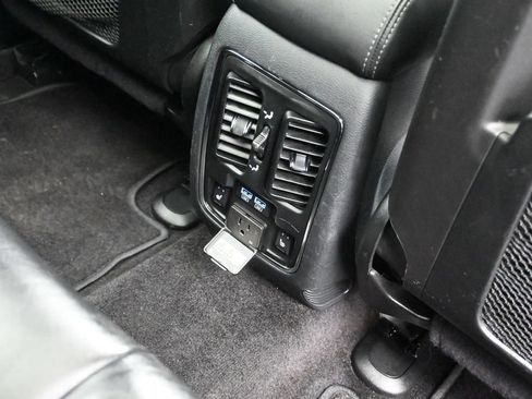 Used 2019 Jeep Grand Cherokee Overland AWD/4WD image 15