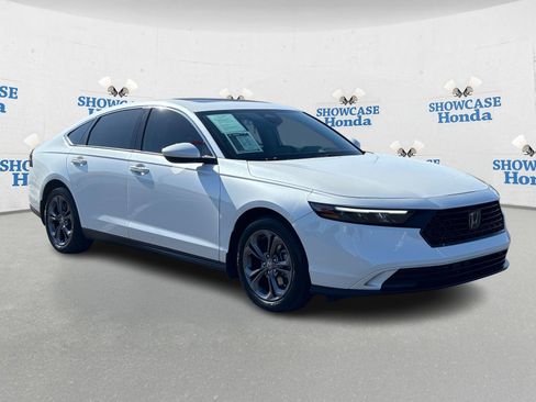 Used 2023 Honda Accord EX image 10