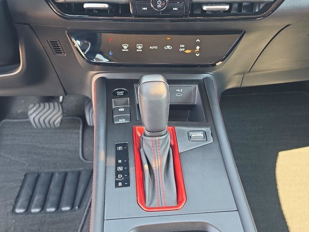 Used 2025 Nissan Kicks SR AWD/4WD image 16