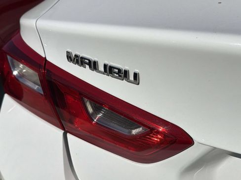 Used 2018 Chevrolet Malibu LT FWD image 17