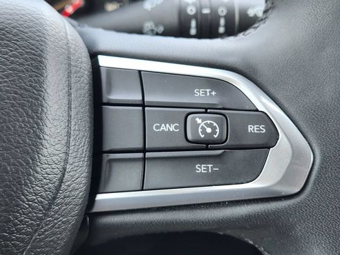 Used 2024 Jeep Compass Latitude AWD/4WD image 29