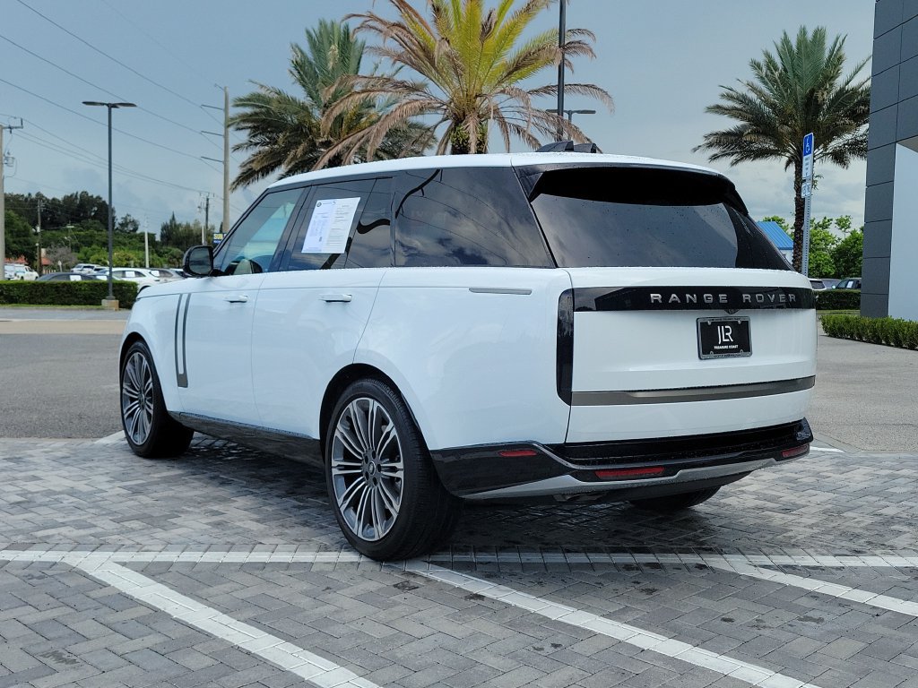 Certified 2025 Land Rover Range Rover SE AWD/4WD image 3