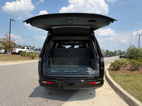 Used 2023 Jeep Grand Wagoneer Series III w/ Rear Seat Video Group 1 AWD/4WD image 43