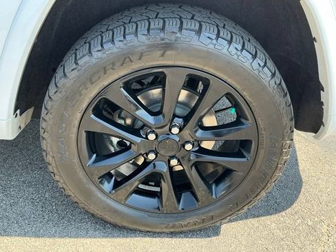 Used 2021 Jeep Grand Cherokee Laredo X AWD/4WD image 9