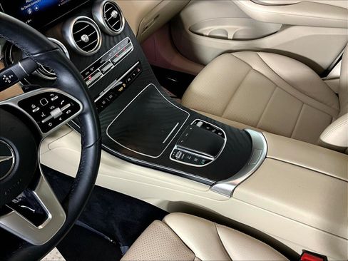 Used 2022 Mercedes-Benz GLC 300 image 18