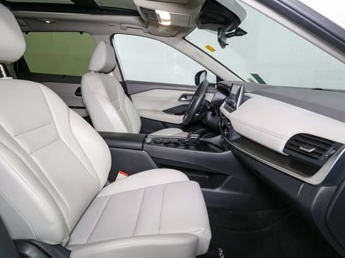 Used 2023 Nissan Rogue SV w/ SV Premium B Package AWD/4WD image 16