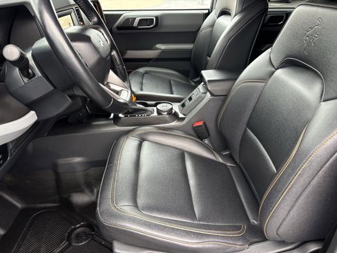 Used 2023 Ford Bronco Badlands w/ Sasquatch Package image 16