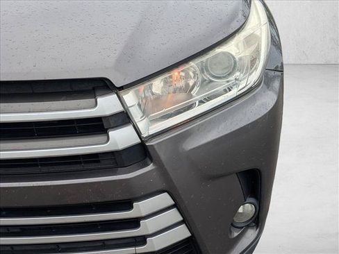 Used 2018 Toyota Highlander XLE FWD image 9