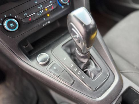 Used 2016 Ford Focus SE w/ SE Cold Weather Package image 21