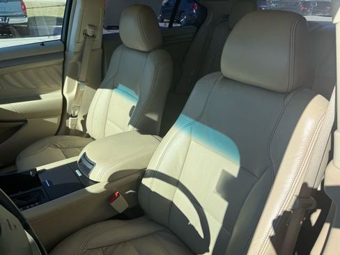 Used 2016 Ford Taurus SEL w/ Equipment Group 201A image 3