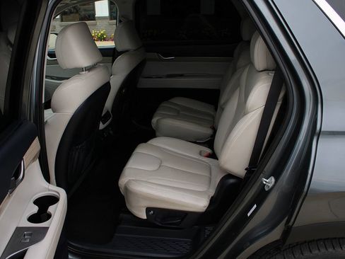 Used 2022 Hyundai Palisade SEL w/ Premium Package AWD/4WD image 9