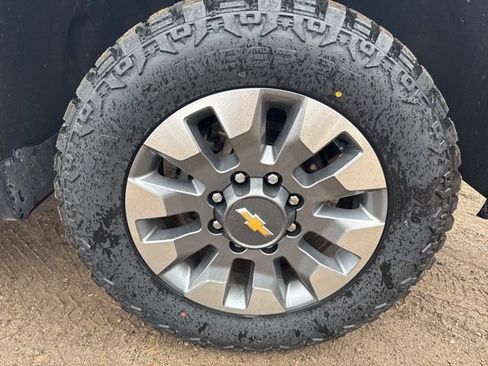 Used 2021 Chevrolet Silverado 2500 Custom w/ Custom Value Package image 14