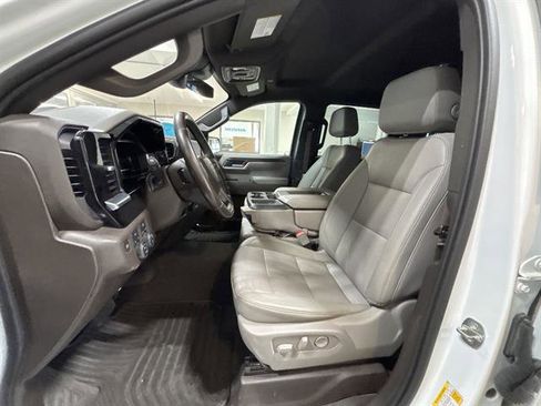 Used 2022 Chevrolet Silverado 1500 LT w/ Leather Package AWD/4WD image 16