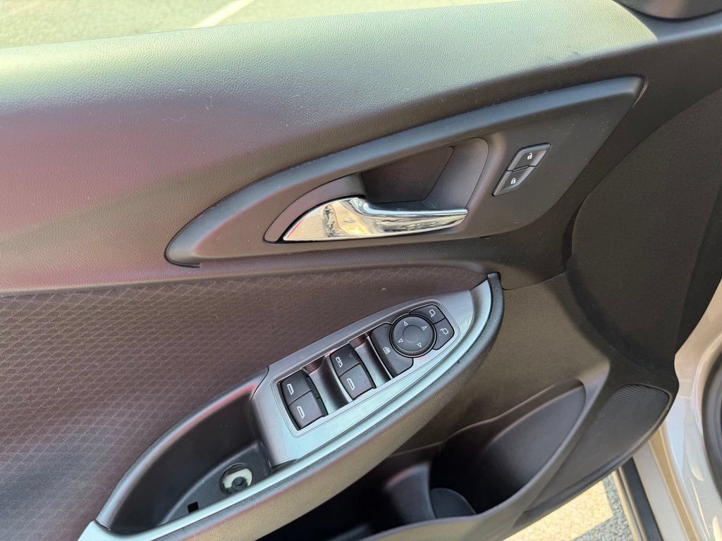 Used 2023 Chevrolet Malibu LT FWD image 13