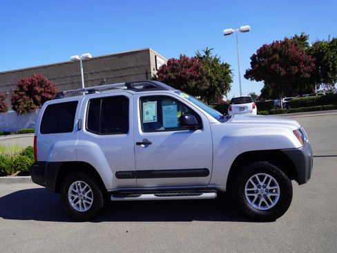 Used 2015 Nissan Xterra S w/ Value Package RWD image 4