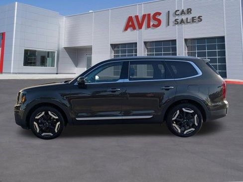 Used 2025 Kia Telluride S FWD image 10