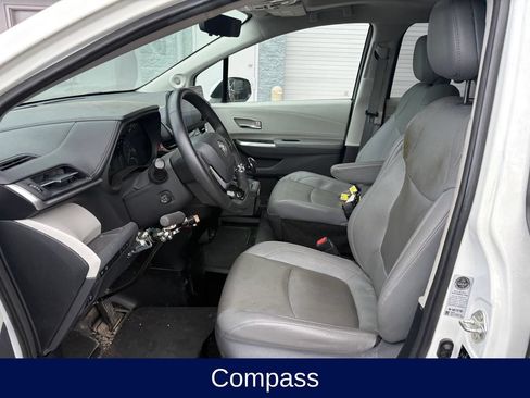 Used 2021 Toyota Sienna Limited FWD image 18